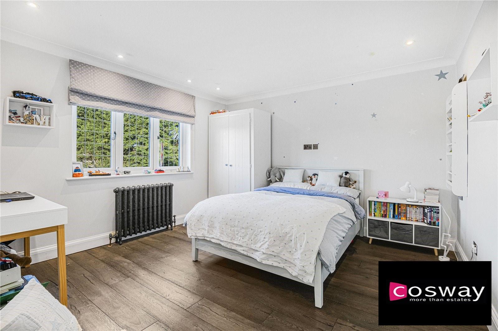 Sunbury Avenue, Mill Hill, NW7, London